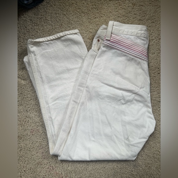White Levi’s Women’s Ribcage Straight Ankle Jeans with Stitching in the Back - Picture 1 of 6